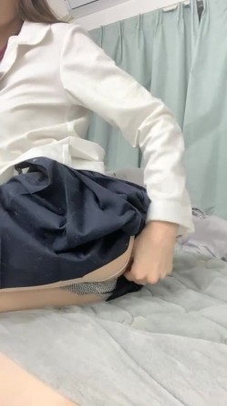【少女和猫】学妹还贷偷偷播~!美乳长腿~自慰~流白浆 ~ 学妹很少上线，偷偷播都时间短，视频多 截图1