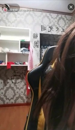 【不不不】高颜值美少妇穿着透明丝布跳这舞若隐若现诱人 截图1