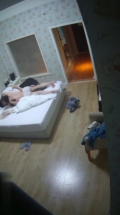 高校附近酒店偷拍学生情侣开房 ️素颜美女与男友69式互舔各种姿势啪啪 截图1