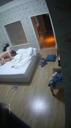 高校附近酒店偷拍学生情侣开房 ️素颜美女与男友69式互舔各种姿势啪啪 截图2