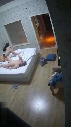 高校附近酒店偷拍学生情侣开房 ️素颜美女与男友69式互舔各种姿势啪啪 截图3