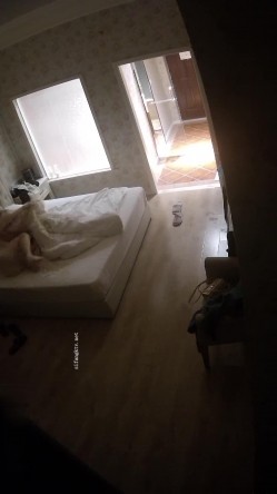 高校附近酒店偷拍学生情侣开房 ️素颜美女与男友69式互舔各种姿势啪啪 截图5