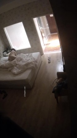 高校附近酒店偷拍学生情侣开房 ️素颜美女与男友69式互舔各种姿势啪啪 截图6