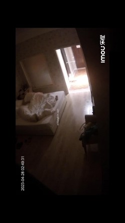 高校附近酒店偷拍学生情侣开房 ️素颜美女与男友69式互舔各种姿势啪啪 截图9