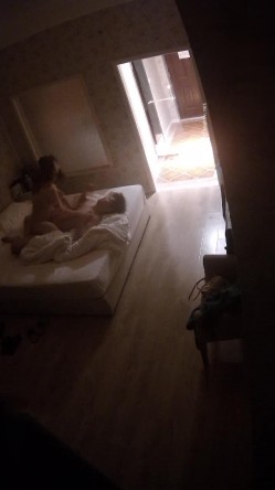 高校附近酒店偷拍学生情侣开房 ️素颜美女与男友69式互舔各种姿势啪啪 截图15