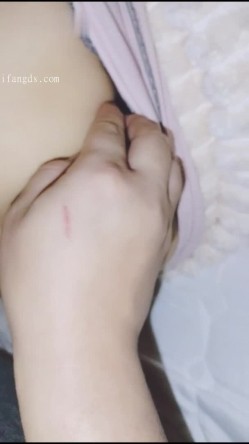 淫妻福利，91大神圈养极品骚婊，反差眼镜母狗【小懒猫】各种公共场所露出自慰3P调教 截图12