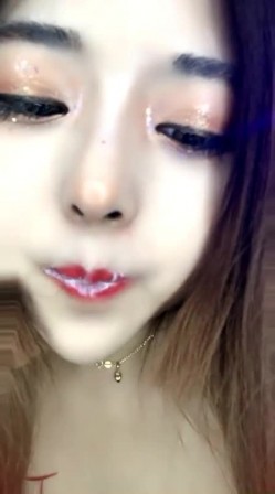 长发骚气妹子滴蜡调教，手持镜头自拍逼逼特写，道具来回进出阴道，摩擦出了很多白浆 截图13
