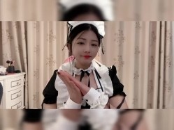 【快手反差婊最新泄密】，40万粉丝，【桃子】，榜一大哥才能看的内容，黑乎乎的阴毛掰开桃花洞，小美女娇羞可人！ 截图5