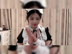 【快手反差婊最新泄密】，40万粉丝，【桃子】，榜一大哥才能看的内容，黑乎乎的阴毛掰开桃花洞，小美女娇羞可人！ 截图6