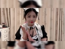 【快手反差婊最新泄密】，40万粉丝，【桃子】，榜一大哥才能看的内容，黑乎乎的阴毛掰开桃花洞，小美女娇羞可人！ 截图7