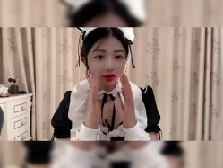 【快手反差婊最新泄密】，40万粉丝，【桃子】，榜一大哥才能看的内容，黑乎乎的阴毛掰开桃花洞，小美女娇羞可人！ 截图11