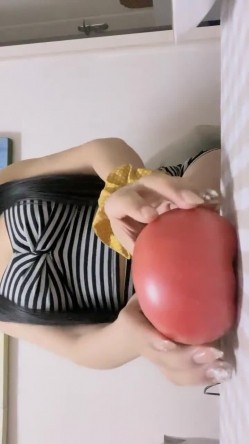 撸管推荐！极品 小妮子又来啦【娅儿】巨乳翘臀~道具狂震 截图11
