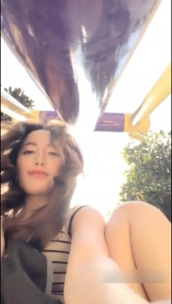 极品骚货主播自家小区楼下塞着跳蛋玩健身器材玩到高潮喷水 截图4