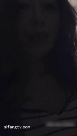 极品骚货主播自家小区楼下塞着跳蛋玩健身器材玩到高潮喷水 截图10