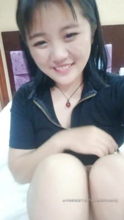 超级清纯极品良家妹 首次下海黄播纪实，粉穴美乳让男友尽情玩弄 截图3