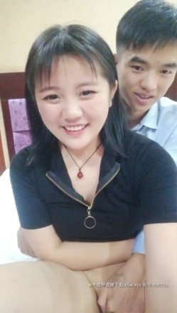 超级清纯极品良家妹 首次下海黄播纪实，粉穴美乳让男友尽情玩弄 截图4