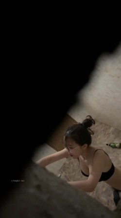四月最新流出【私密群第31季】 ️高端私密群内部福利31美女如云 截图14
