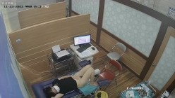 《妇产科监控破解》多位美女少妇张开大腿让医生又抠又摸检查阴道 截图5