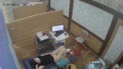 《妇产科监控破解》多位美女少妇张开大腿让医生又抠又摸检查阴道 截图7