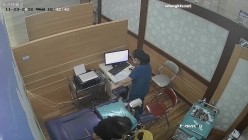 《妇产科监控破解》多位美女少妇张开大腿让医生又抠又摸检查阴道 截图15