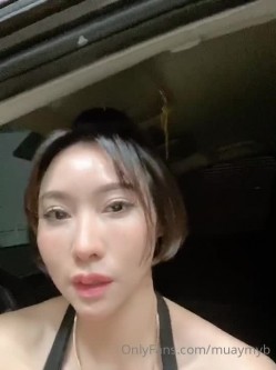 泰国轻熟人妻型巨乳网黄御姐「Muaymyb」露脸大尺度私拍 风骚露出男女通吃多穴满足 截图15