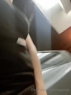 泰国轻熟人妻型巨乳网黄御姐「Muaymyb」露脸大尺度私拍 风骚露出男女通吃多穴满足 截图16