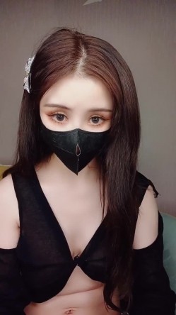 170CM九头身！模特身材网红御姐！来大姨妈塞着棉棒诱惑，顶级大肥臀翘起，黑丝袜美腿 截图5