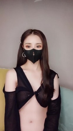 170CM九头身！模特身材网红御姐！来大姨妈塞着棉棒诱惑，顶级大肥臀翘起，黑丝袜美腿 截图7