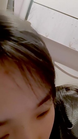 最美哺乳期宝妈【哺乳期】为了生活下海~直播挤乳汁!湿哒哒，小少妇颇有几分姿色 截图12