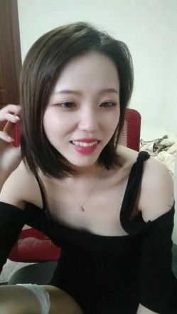 刚下海不久性感甜美短发小姐姐，包臀裙带上面罩，修长美腿白皙奶子，翘起屁股振动棒后入，跳蛋震动毛毛浓密 截图1