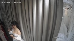 无印精品 -婚纱店摄像头偷拍新娘子伴娘脱了胸罩换婚纱 截图9