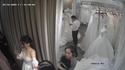 无印精品 -婚纱店摄像头偷拍新娘子伴娘脱了胸罩换婚纱 截图11