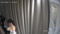 无印精品 -婚纱店摄像头偷拍新娘子伴娘脱了胸罩换婚纱 截图14