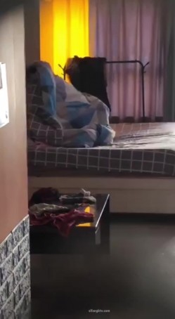 【极品稀缺 ️猫眼偷拍】超刺激猫眼偷窥酒店情侣造人啪啪做爱 叫声淫荡 不一样的视觉体验 比酒店偷拍更刺激 情侣篇 截图9