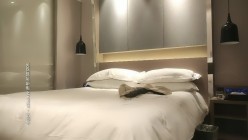 一屌探花_深夜场极品身材小姐姐，近景口交乳交服务完，上位骑坐，后入撞击大屁股两只大奶晃动不断，精彩刺激 截图2