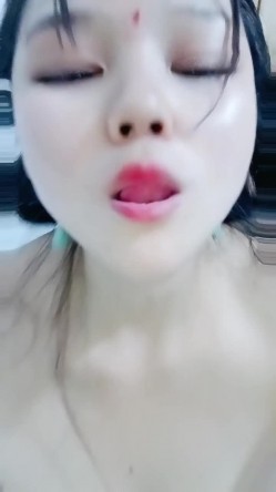薄纱古装少妇，【少妇媚女】，还在哺乳期，有点儿涨奶，又白又大的美桃子，逼逼粉皮肤好太诱人了 截图13