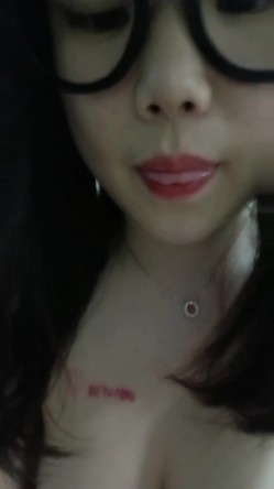 童颜巨乳--胸模小李 ️：我在山西太原，咱们包夜的话是十张十个小时，然后快餐的话是五张三个小时，都是不限次数的，内射额外加五张，可以胸推口爆吞精颜射！ 截图8