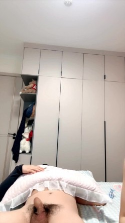 丝袜露脸风骚小姨子跟大哥激情啪啪，口交大鸡巴表情好骚，撅着屁股掰着逼让大哥后入爆草，激情上位无毛白虎 截图14