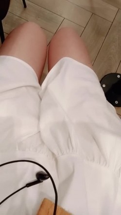 【贼猫猫】，新鲜出炉，长沙万达广场，小少妇逼里塞跳蛋，湿漉漉逛商场，精彩刺激 截图6