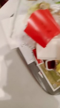 【贼猫猫】，新鲜出炉，长沙万达广场，小少妇逼里塞跳蛋，湿漉漉逛商场，精彩刺激 截图8