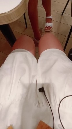 【贼猫猫】，新鲜出炉，长沙万达广场，小少妇逼里塞跳蛋，湿漉漉逛商场，精彩刺激 截图10