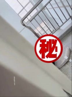 【终极调教 ️究极核弹】绿帽调教天花板『J神』最强私拍 ️和朋友4P淫荡小母狗 轮着操粉穴都肏肿了 高清1080P原版 截图11