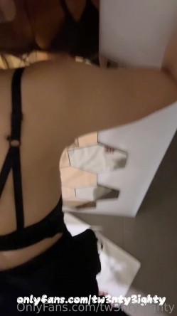 失恋良家妹子和两个社会青年玩游戏喝酒，被灌醉后3P上下两洞都被塞满了 截图12