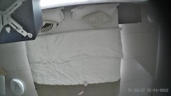 酒店上帝视角偷拍女友换上情趣睡衣后被小伙用超长大黑牛狂怼骚逼 截图1