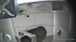 酒店上帝视角偷拍女友换上情趣睡衣后被小伙用超长大黑牛狂怼骚逼 截图8