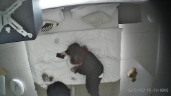 酒店上帝视角偷拍女友换上情趣睡衣后被小伙用超长大黑牛狂怼骚逼 截图9