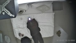 酒店上帝视角偷拍女友换上情趣睡衣后被小伙用超长大黑牛狂怼骚逼 截图13