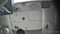酒店上帝视角偷拍女友换上情趣睡衣后被小伙用超长大黑牛狂怼骚逼 截图16