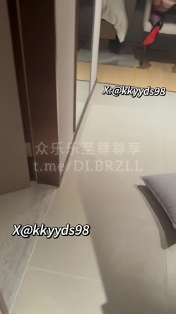 推特04年极品肥臀女主，110蜜桃肉臀抖M，腰臀比天花板，后入臀浪天花板「KK」被主人口射、耳光、滋尿、拍打调教 截图3