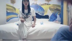七天探花_高价网约外围小姐姐，镜头前特写掰B调情，床上多姿势啪啪 截图2